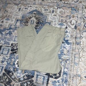 Columbia Women's PFG Performance Fishing Gear Cargo Pants.Women's size 2XL/XXL.